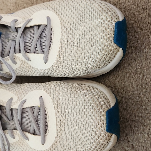 Under Armour Charged Pursuit Sneakers - Picture 6 of 12